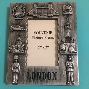 Souvenir from London!!!!😍😍 Small cool picture frame.